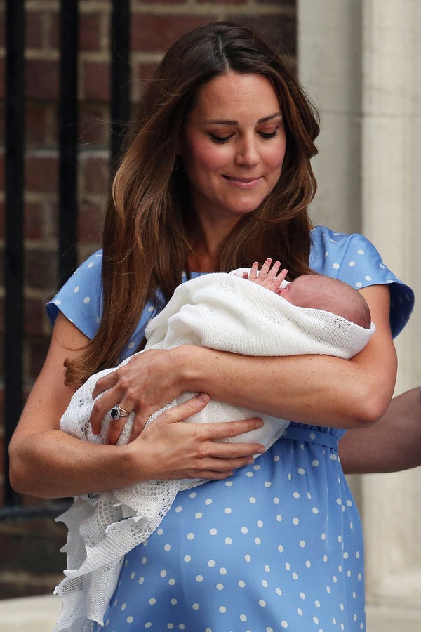 Những khoảnh khắc đẹp nhất của Công nương Kate và Hoàng tử bé 1