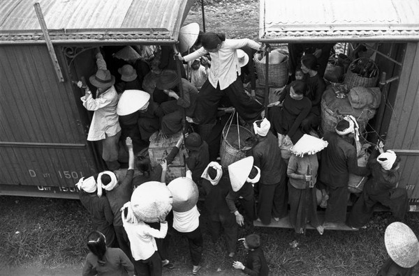 Cảnh mắc võng, nấu ăn cực hiếm trên chuyến tàu Sài Gòn - Nha Trang năm 1952 7