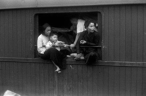Cảnh mắc võng, nấu ăn cực hiếm trên chuyến tàu Sài Gòn - Nha Trang năm 1952 5