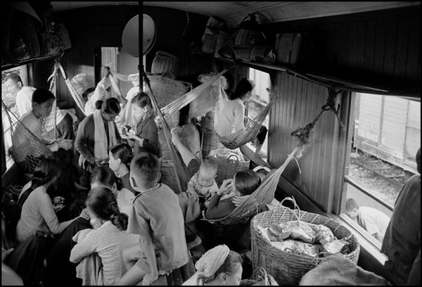 Cảnh mắc võng, nấu ăn cực hiếm trên chuyến tàu Sài Gòn - Nha Trang năm 1952 1