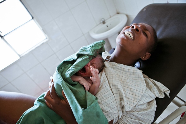 Cận cảnh sinh con trong các cơ sở y tế thiếu thốn ở châu Phi 9
