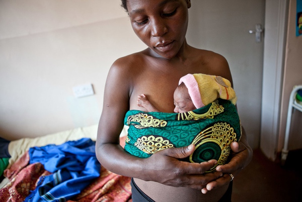 Cận cảnh sinh con trong các cơ sở y tế thiếu thốn ở châu Phi 5