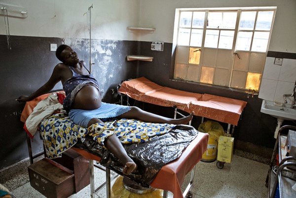 Cận cảnh sinh con trong các cơ sở y tế thiếu thốn ở châu Phi 1