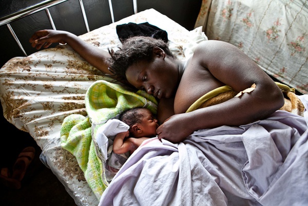 Cận cảnh sinh con trong các cơ sở y tế thiếu thốn ở châu Phi 2