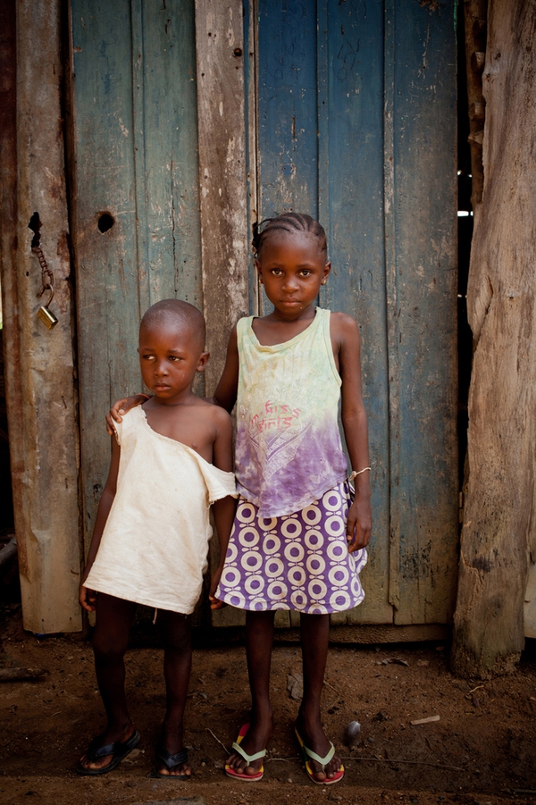 Chùm ảnh: Cuộc sống chông gai khi trở lại của những người chiến thắng Ebola 3
