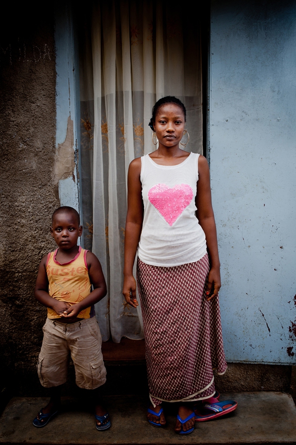 Chùm ảnh: Cuộc sống chông gai khi trở lại của những người chiến thắng Ebola 11