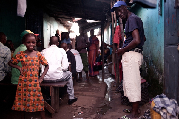 Chùm ảnh: Cuộc sống chông gai khi trở lại của những người chiến thắng Ebola 13