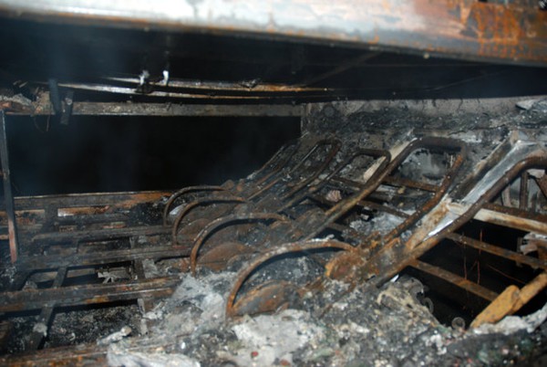 Xe khách giường nằm đang chạy đêm bỗng phát cháy tan hoang 2