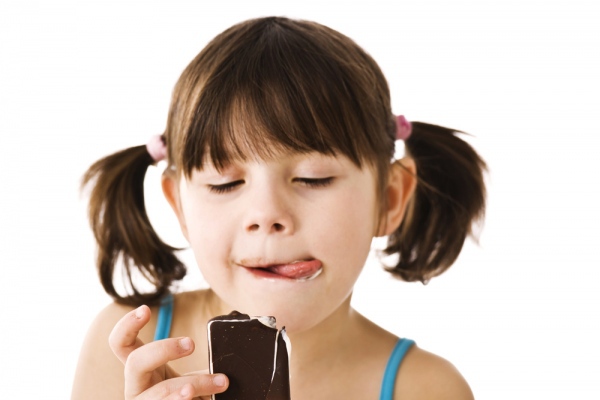 Những tác hại khi cho con ăn nhiều đồ ngọt 1