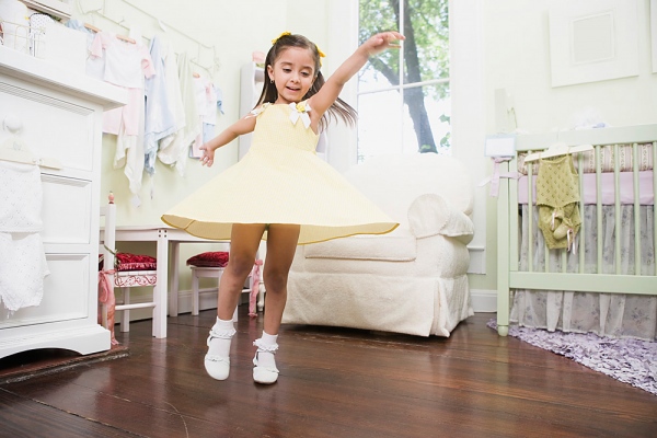 4 điều c&aacute;c mẹ n&ecirc;n biết khi chọn giầy cho con 2