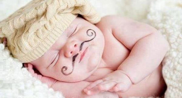 Kh&ocirc;ng thể nhịn cười với ch&ugrave;m ảnh b&eacute; h&agrave;i hước khi ngủ 21