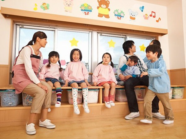 Chia sẻ kinh nghiệm để bé ngoan khi đi nhà trẻ 1 Chia sẻ kinh nghiệm để bé ngoan khi đi nhà trẻ 1