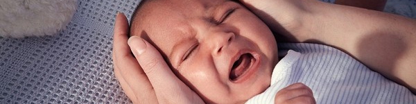 6 phản xạ tự nhiên ở bé sơ sinh khiến mẹ ngạc nhiên 2