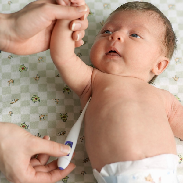 6 điều bất ngờ về cơn sốt ở bé có thể mẹ chưa biết 2
