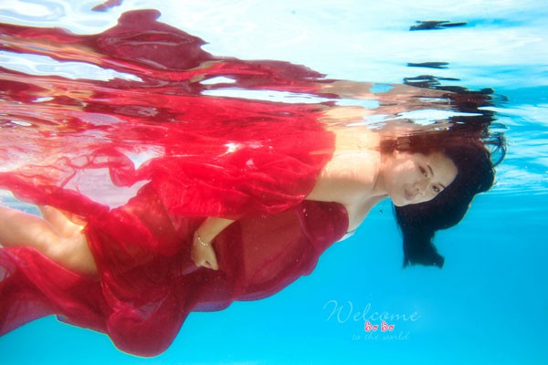 Những thước ảnh dưới nước đẹp long lanh của mẹ bầu Việt 11