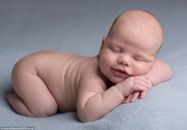 Ngắm những hình ảnh siêu yêu của bé sơ sinh khi ngủ 12
