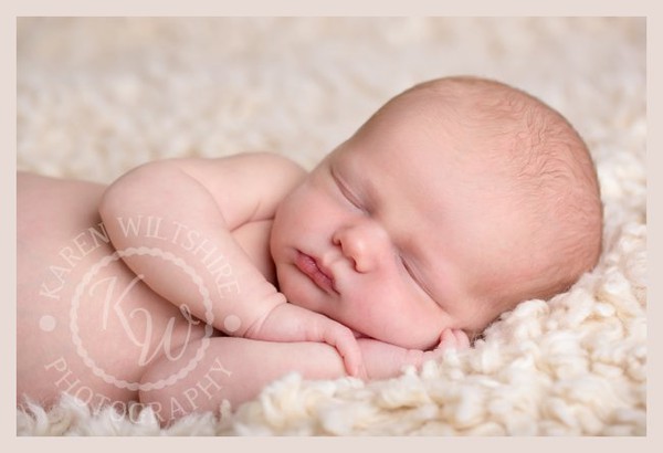 Những hình ảnh không thể đẹp hơn khi bé sơ sinh ngủ 4