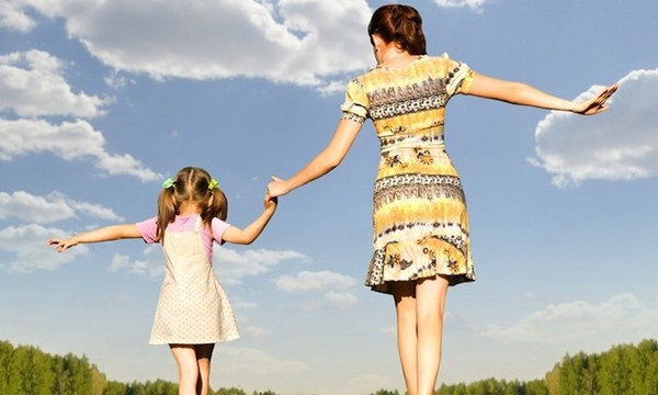 5 hoạt động mà những bà mẹ tuyệt vời hay làm cùng con 1