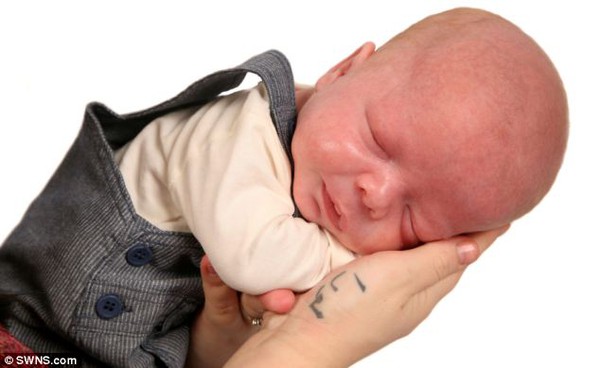 Sự sống kỳ diệu của cậu bé bị dự đoán chỉ sống được nửa giờ sau sinh 2