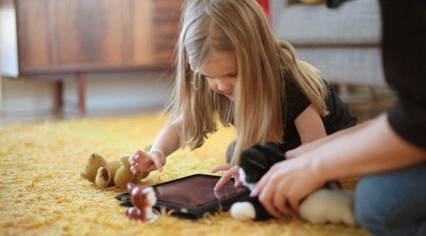 Ipad phần n&agrave;o gi&uacute;p trẻ em tự kỷ ph&aacute;t triển khả năng giao tiếp 1