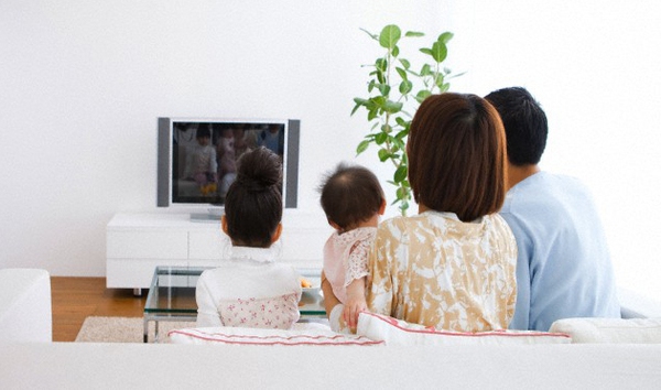 Nhiều người có quan niệm rằng xem tivi không có lợi cho trẻ em, tuy nhiên, nếu biết cách sử dụng, xem tivi cũng mang tới nhiều lợi ích đấy. Hãy xem hình ảnh liên quan để khám phá điều thú vị này.