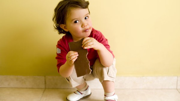 Lưu ý mẹ cần biết khi cho con ăn sô-cô-la 1 Lưu ý mẹ cần biết khi cho con ăn sô-cô-la 1