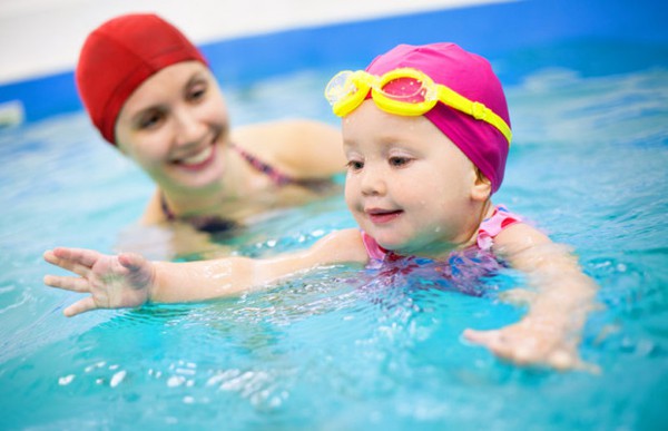Mẹo hay dạy bé không còn sợ nước khi tập bơi 1
