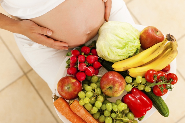 Tăng cường việc tiêu thụ các thực phẩm giàu dinh dưỡng như rau xanh, hoa quả, thịt, cá, trứng và sữa chua
