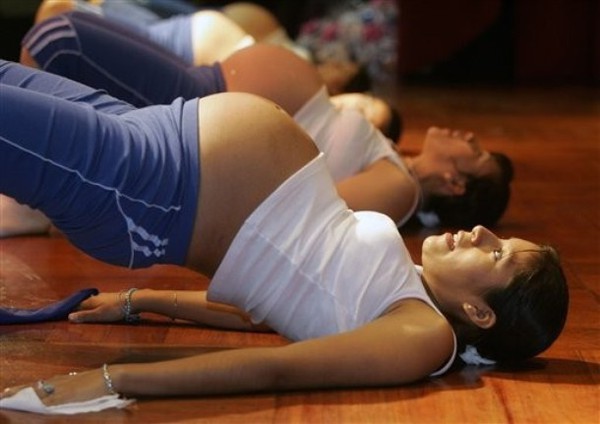 10 mẹo giúp mẹ bầu ngủ ngon trong suốt thai kỳ 1