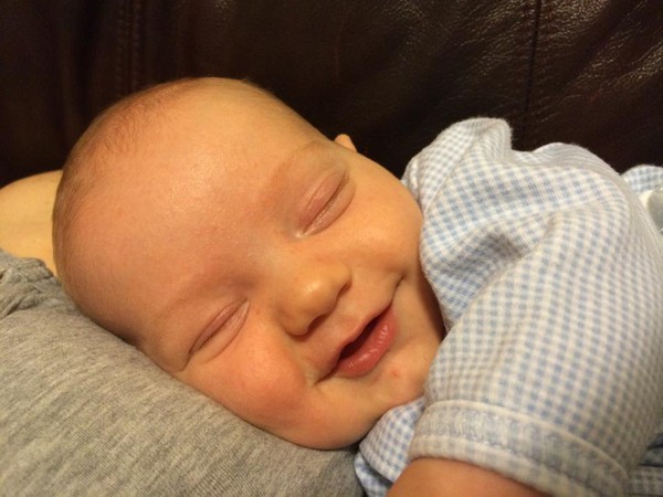 Đáng yêu bộ ảnh trẻ em ngủ với gương mặt tràn đầy hạnh phúc  14