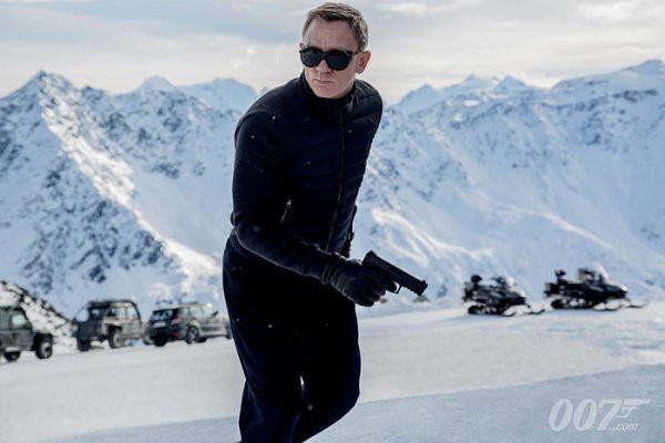 Lộ hình ảnh đầu tiên của Điệp viên 007 giữa núi tuyết trắng xóa 4