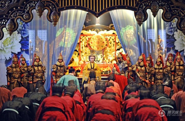 Võ Tắc Thiên (Phạm Băng Băng) rưng rưng xúc động khi trở thành Hoàng đế  2