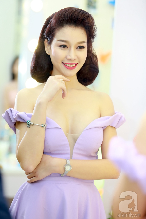Hoa hậu Kỳ Duyên gây chú ý dù diện trang phục giản dị 5