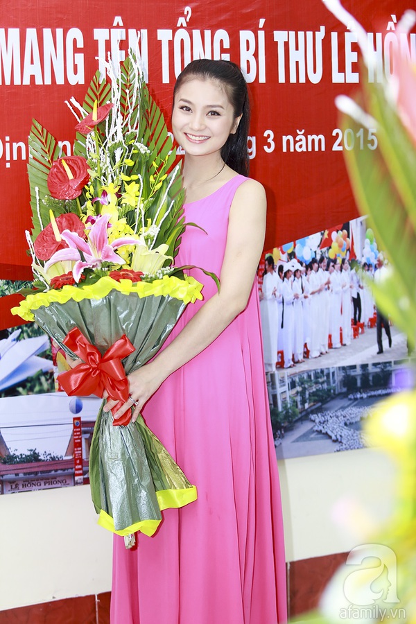 Hoa hậu Kỳ Duyên đẹp giản dị với áo dài truyền thống 11