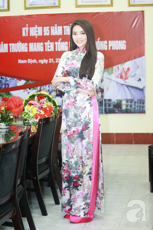 Hoa hậu Kỳ Duyên đẹp giản dị với áo dài truyền thống 15