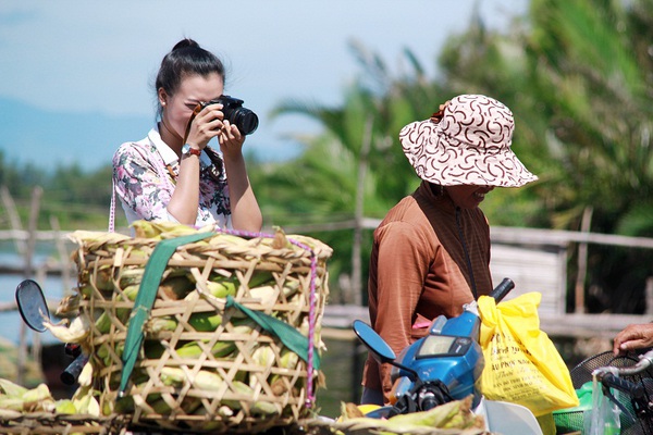 Hoàng Oanh đi săn ảnh ở Hội An 6