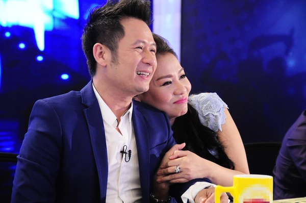 Ảnh Bằng Kiều Thu Minh tình cảm Vietnam Idol 