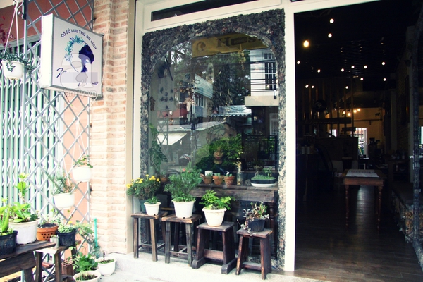 mở hostel