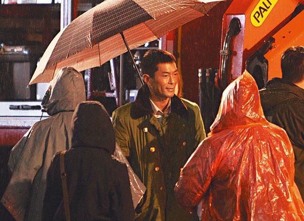 Cổ Thiên Lạc tơi tả vì hôn mỹ nữ dưới mưa 4