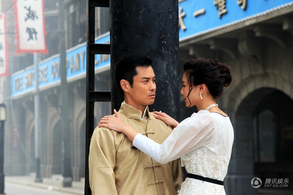 Trịnh Gia Dĩnh h&ocirc;n say đắm si&ecirc;u mẫu Hồng K&ocirc;ng 3