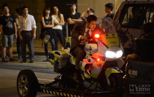 Choi Si Won đóng phim cảnh sát cùng Á hậu Hồng Kông 6