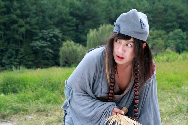 &ldquo;Tế C&ocirc;ng&rdquo; Trần Hạo D&acirc;n lạc giữa &ldquo;rừng&rdquo; mỹ nữ 1