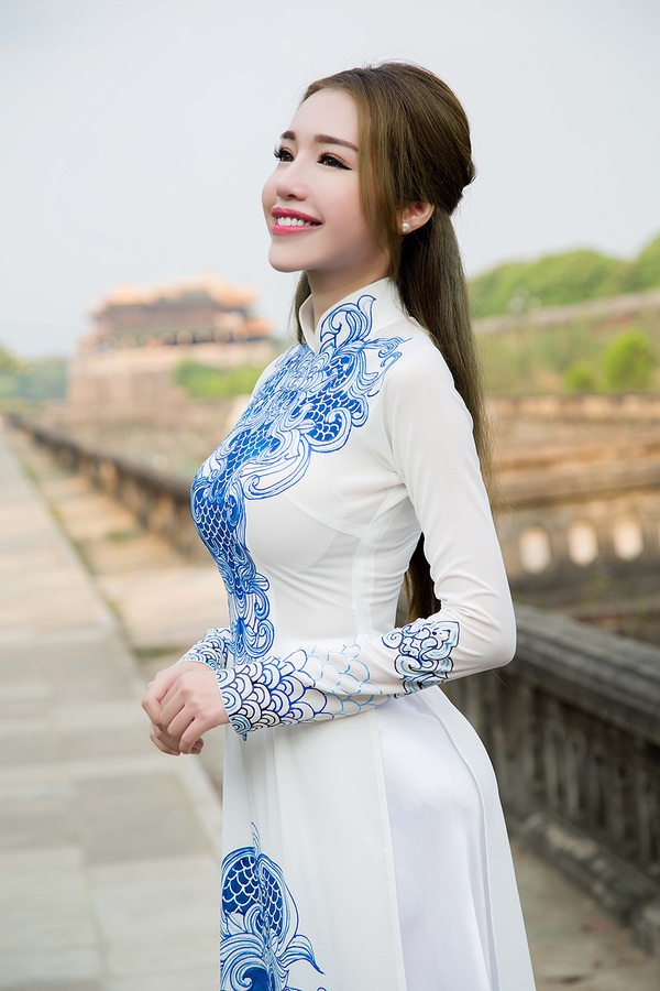 Elly Trần