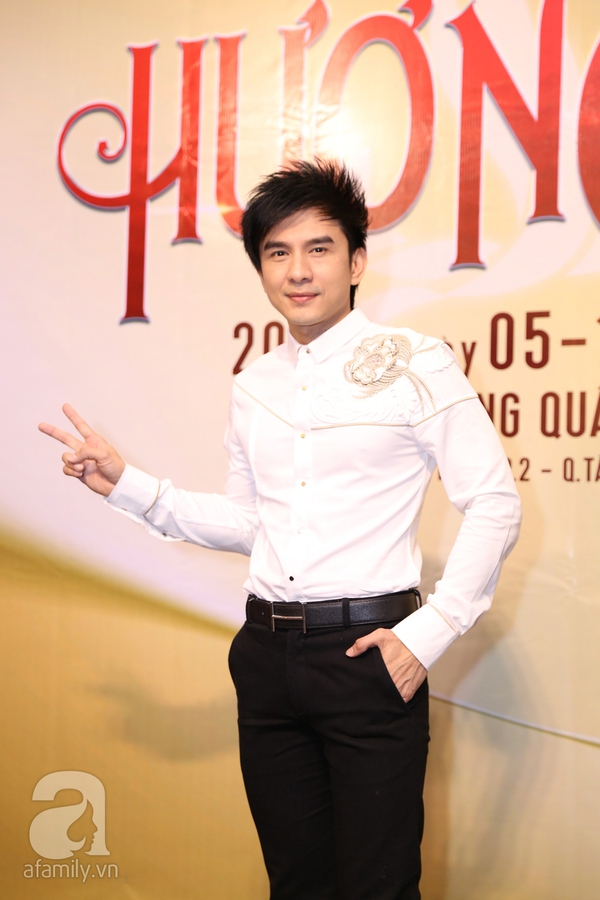 Họp b&aacute;o Việt Hương