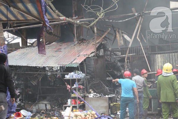 Hà Nội: Cháy chợ Nhật Tân, cột khói khổng lồ bao trùm khu dân cư 1