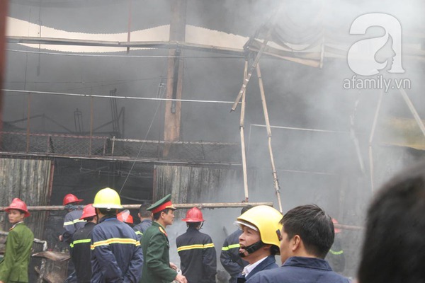 Hà Nội: Cháy chợ Nhật Tân, cột khói khổng lồ bao trùm khu dân cư 2