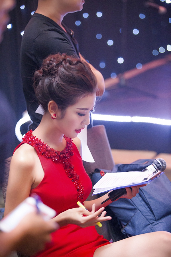 &Aacute; hậu Th&uacute;y V&acirc;n