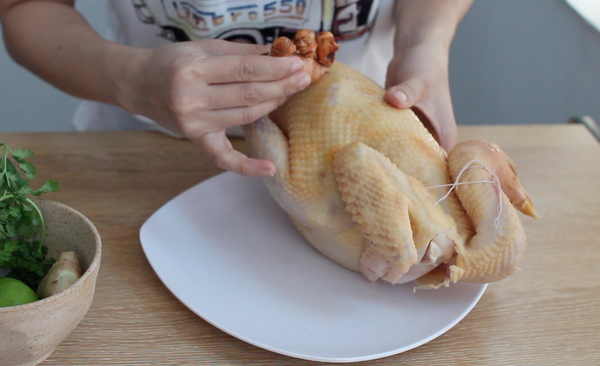 Mẹo luộc g&agrave; ngon