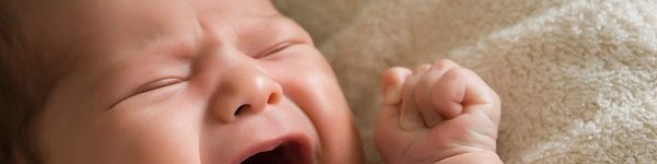 Bé sơ sinh khóc và cách làm dịu khẩn cấp 4