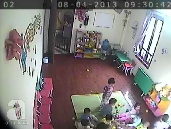 Bi hài mẹ trẻ "giám sát" con qua camera của trường học 2